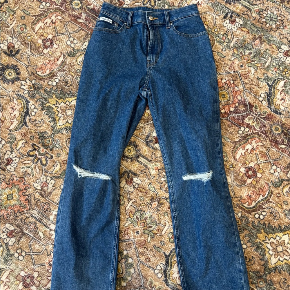 High waisted ripped jeans